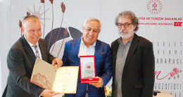 Şimdi sahne kadın oyunlarında