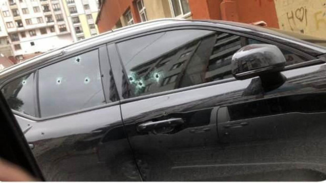 Kağıthane’de lüks otomobile kurşun yağdırdılar