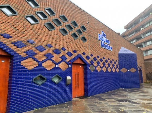 Amsterdam’da ilk ezan sabote edildi