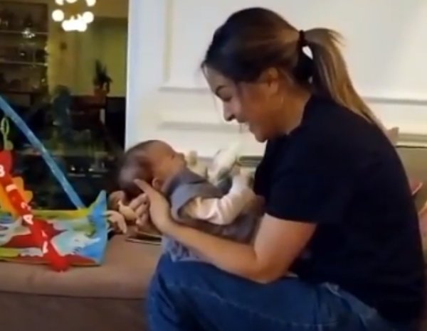 Bengü ile kızının sevimli halleri