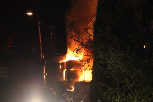 Kocaeli'de geri dönüşüm fabrikası yandı