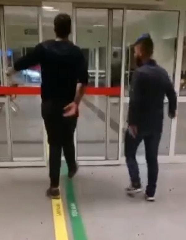 Polise mukavemet eden iki zorba beraat etti