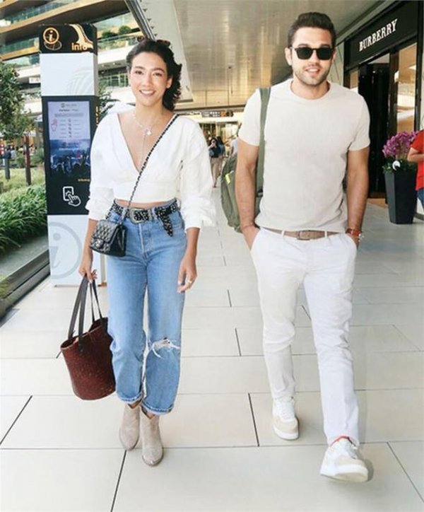  Dilan Çiçek Deniz ile Aybüke Pusat küstü