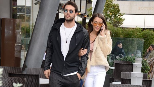  Dilan Çiçek Deniz ile Aybüke Pusat küstü