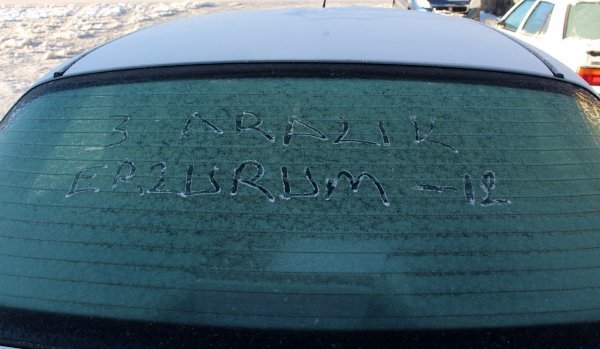Erzurum'da -12 derecede hayat dondu 