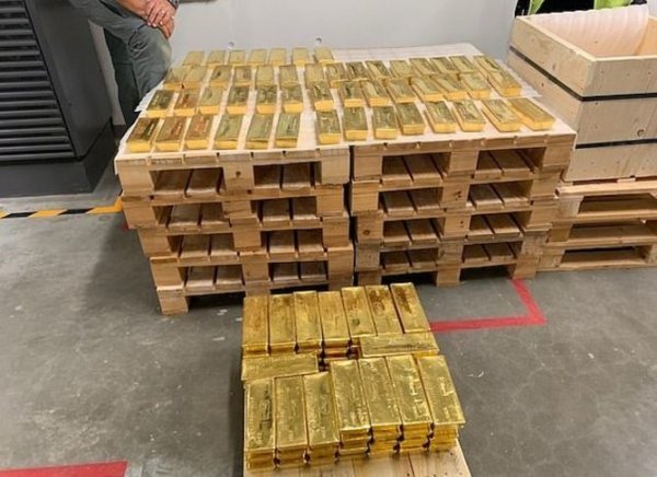 Polonya'nın Naziler'den kaçırdığı altınlar geri getirildi