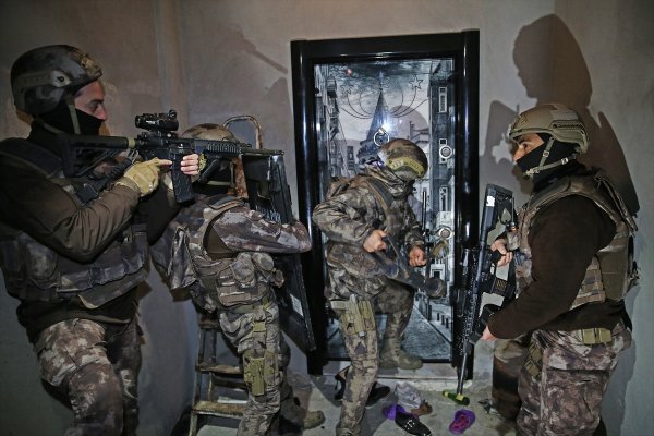 Adana'da DEAŞ operasyonu: 4 gözaltı