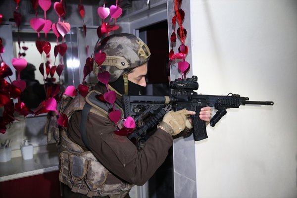 Adana'da DEAŞ operasyonu: 4 gözaltı