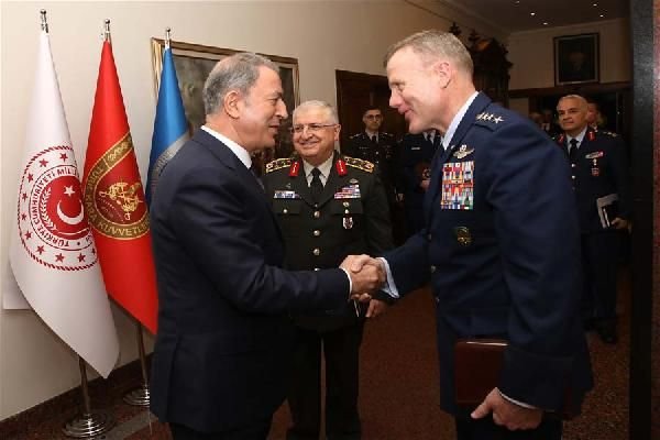 Bakan Akar, NATO Avrupa Müttefik Kuvvetler Komutanını kabul etti -1