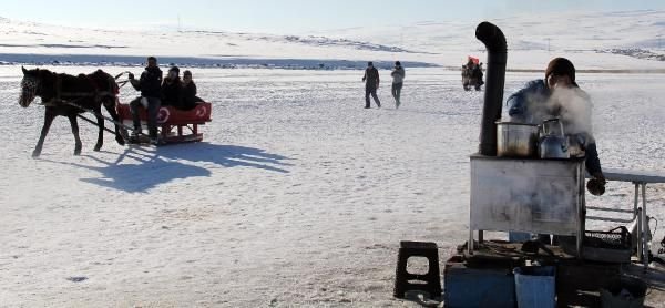 Buzla kaplanan Çıldır Gölü, 2020'de de gözde -4