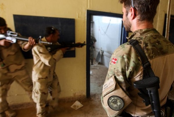 Danimarka ordusu, Iraklı askerlere eğitimi durdurdu