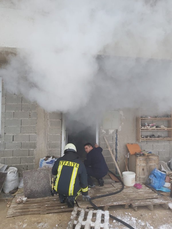 Karaman'da çakmakla oynayan çocuk evi yaktı