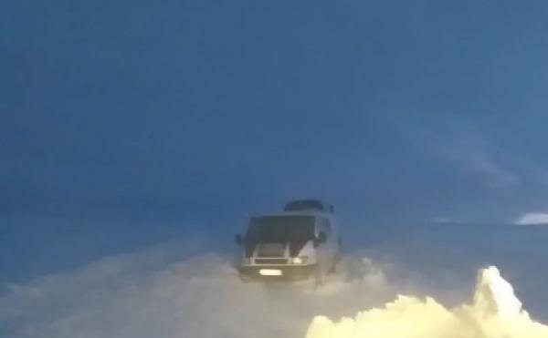 Sivas'ta karda mahsur kalan 7 kişi kurtarıldı