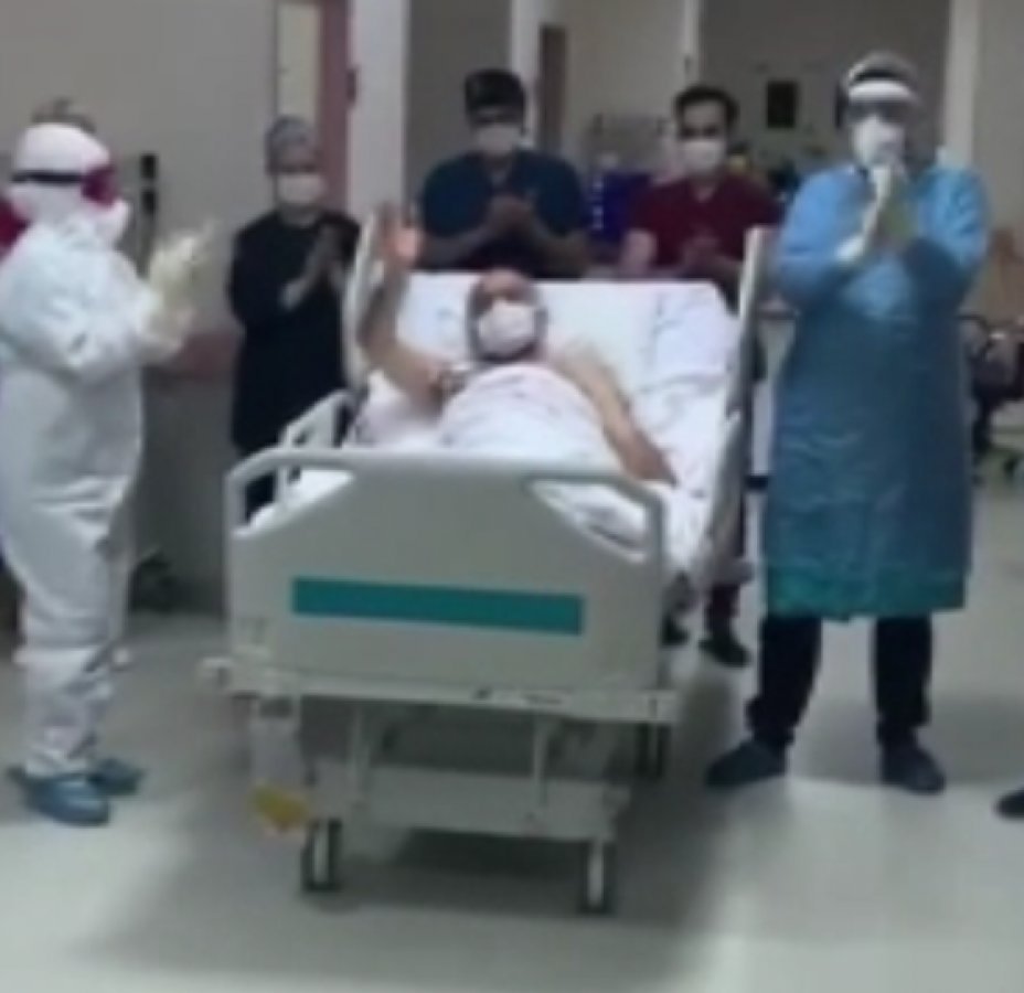 62 yaşındaki korona hastası yoğun bakımdan çıktı