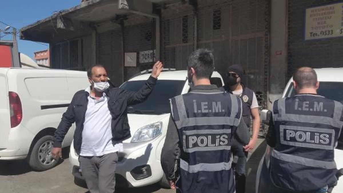 Arnavutköy'de şahıs, polislerin kestiği cezaya itiraz etti