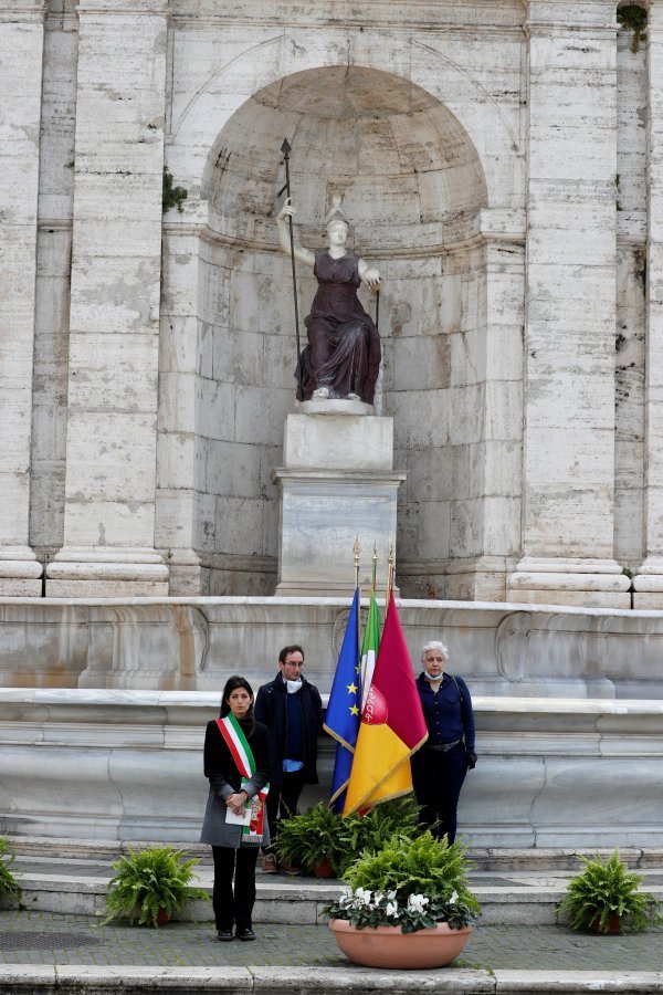 İtalya’da bayraklar yarıya indirildi